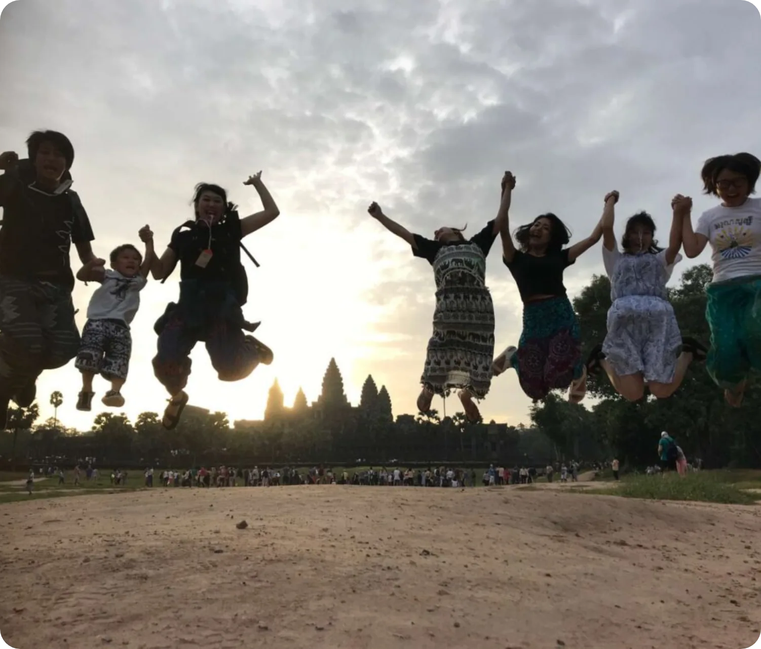 カンボジアの活動風景